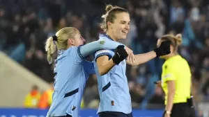 Nick Cushing hails ‘huge presence’ Vivianne Miedema after Manchester City win