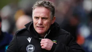 Phil Parkinson hits out at referee after Wrexham lose at Reading