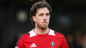 Salford beat Bromley to keep hopes of play-off push alive
