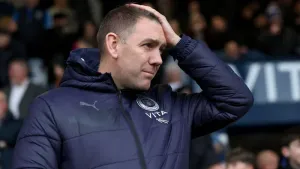 Stockport boss Dave Challinor fumes at fourth official’s lack of input