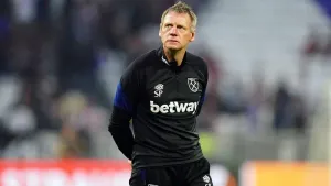 Stuart Pearce ‘can’t speak highly enough’ of flight staff during health scare