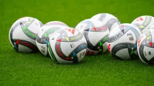 Tamworth hit back to beat 10-man Dagenham