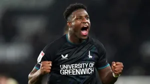 Thierry Small effort enough as Charlton maintain play-off push at lowly Crawley