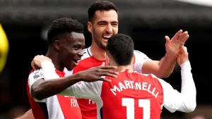 Arsenal crush 10-man Ipswich to delay Liverpool’s Premier League title party