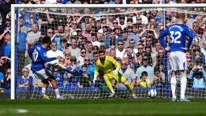 Arsenal’s slim title challenge almost over after Everton draw