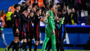 Barcelona move seven points clear as Bayern Munich are held by Borussia Dortmund