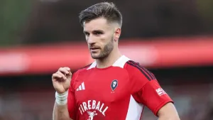 Doncaster just outside top three after draw with Salford