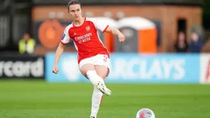 England defender Lotte Wubben-Moy signs new Arsenal deal