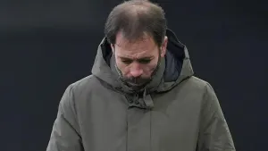 Inigo Calderon holds crisis talks after Bristol Rovers slip into the bottom four