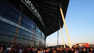 Man Utd look into treatment of fans in Lyon following travel issues and tear gas