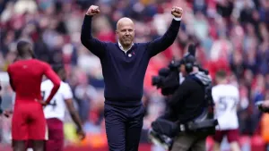 Monday’s briefing: Liverpool on brink as Newcastle lift Eddie Howe’s spirits