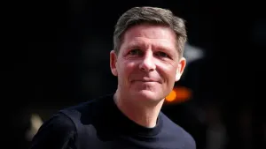 Oliver Glasner delighted with ‘dramatic’ win as nine-man Palace beat Brighton