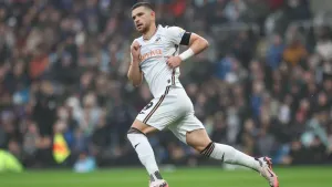 Swansea add to Hull’s relegation fears with controversial penalty