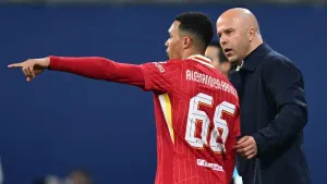 Arne Slot asks fans to support Trent Alexander-Arnold at trophy presentation