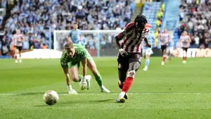 Eliezer Mayenda’s late winner gives Sunderland edge over Coventry in play-off