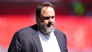 Evangelos Marinakis confronts Nuno Espirito Santo on pitch after Forest draw