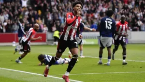 Kevin Schade’s double proves decisive as Brentford see off Manchester United
