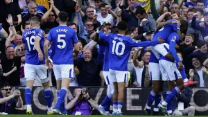 Quickfire double earns Everton victory at European hopefuls Fulham