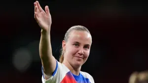 Beth Mead urges England to feed off the pressure of European title defence
