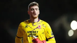 Everton sign Republic keeper Mark Travers from Bournemouth