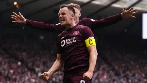 Lawrence Shankland looks to be nearing a new deal with Hearts