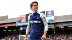 Thomas Frank plays down injury concerns over Dominic Solanke and Destiny Udogie