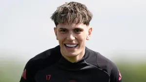 Alejandro Garnacho arrives at Chelsea ahead of £40m move from Man Utd