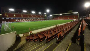 Barnsley beat Fleetwood on penalties to reach Carabao Cup second round