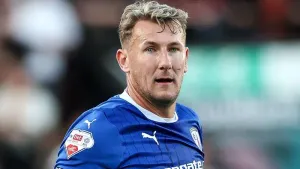 Chesterfield leave it late to see off 10-man Bristol Rovers