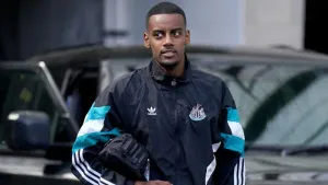 Eddie Howe: Newcastle are in lose-lose situation over Alexander Isak