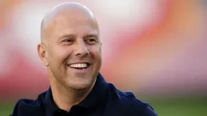 Liverpool sign defender Giovanni Leoni from Parma