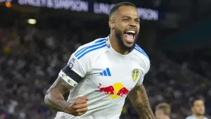 Lukas Nmecha scores as Leeds beat Everton to make winning Premier League return