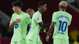 Marcus Rashford makes Barcelona debut and Harry Kane lifts silverware in Germany