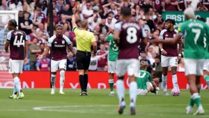 Newcastle miss killer instinct of Alexander Isak in draw at 10-man Aston Villa