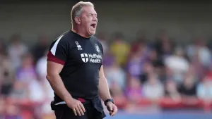 Scott Lindsey says Crawley lack experience as winless start goes on