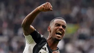 Sunday’s briefing: Eddie Howe frustrated by Isak saga as Wilson joins Hammers