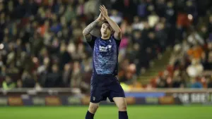 Dom Dwyer scores with first touch to give Mansfield victory over Rotherham