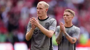 Jordan Brown snatches last-gasp winner for Blackpool