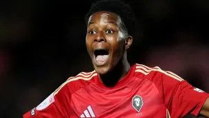 Kallum Cesay’s late goal gives Salford victory over fellow high-flyers Swindon