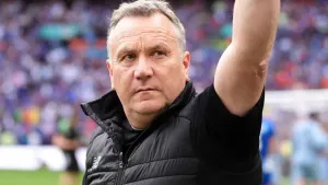 Micky Mellon hails Oldham matchwinner Mike Fondop during tough period