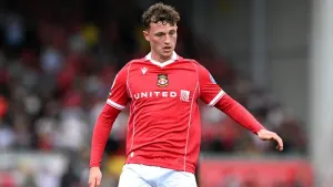 Nathan Broadhead double fires Wrexham past Reading and into third round