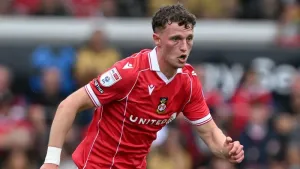 Nathan Broadhead fires Wrexham into fourth round