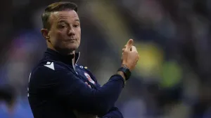 Reading manager Noel Hunt wants his side to make their stadium a fortress