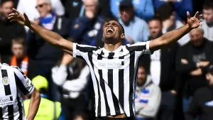 St Mirren record first league victory of the season at Falkirk