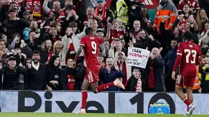 Alexander Isak celebrates scoring Liverpool’s opener against Southampton (Peter Byrne/PA)