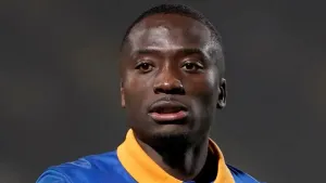 Daniel Udoh header gives Salford narrow win over 10-man Oldham