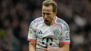 Harry Kane injury scare as Bayern Munich overcome Eintracht Frankfurt