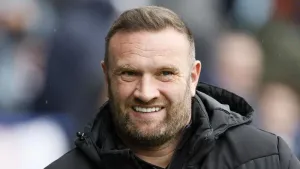 Ian Evatt makes winning start as Blackpool boss after late goal at Peterborough