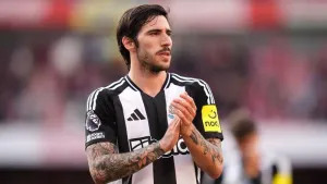 Italy midfielder Sandro Tonali signs Newcastle contract extension until 2029