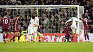 Leeds pile more misery on West Ham with comfortable victory at Elland Road